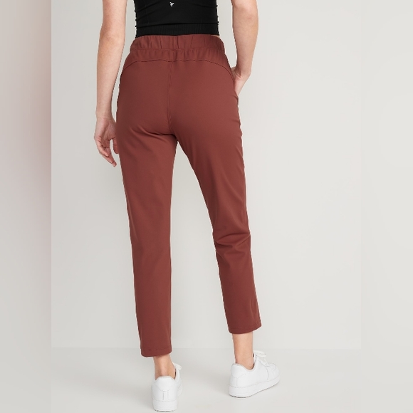🆕️NWT Old Navy High-Waisted Powersoft Coze Edition Slim Taper Pants, Size Small - Picture 3 of 10